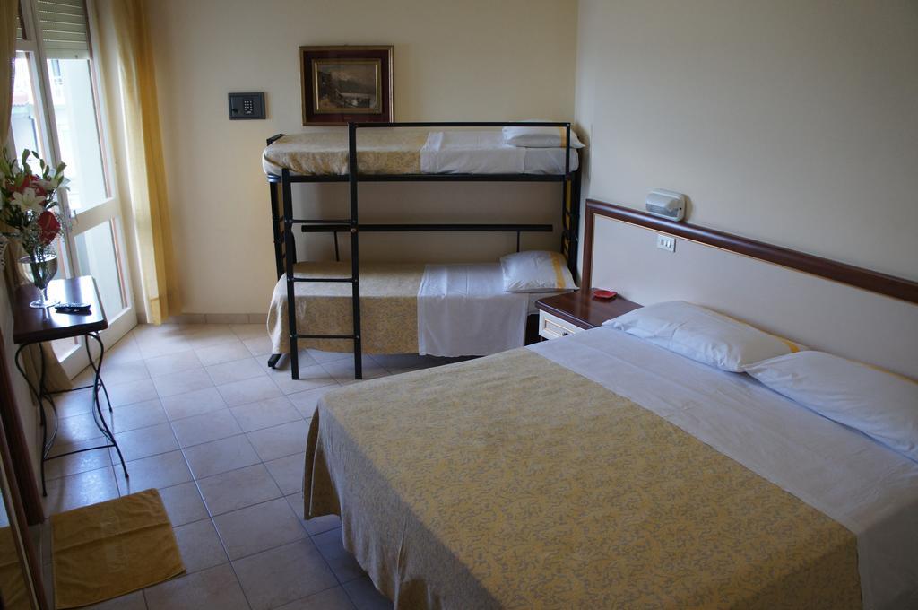 Hotel Nettuno Cattolica Extérieur photo