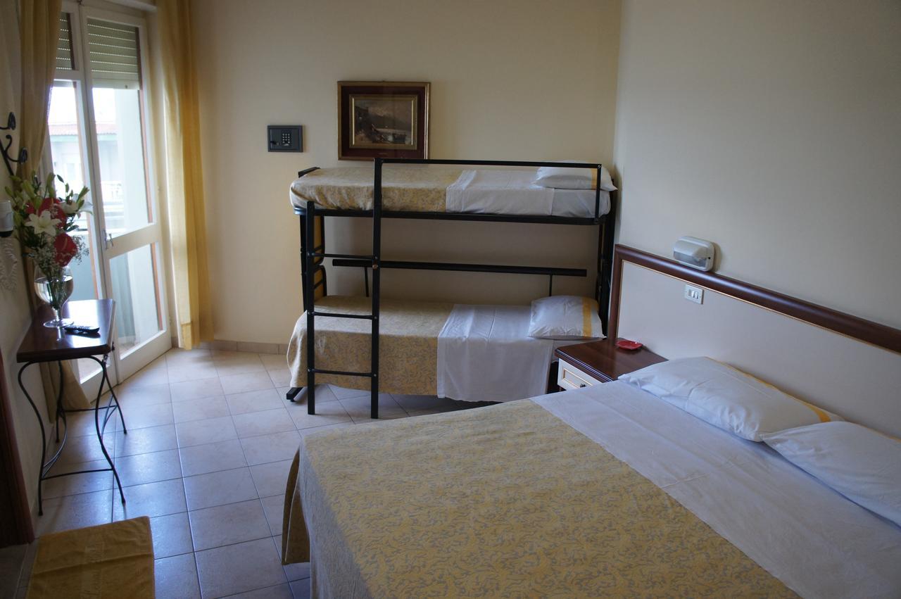 Hotel Nettuno Cattolica Extérieur photo
