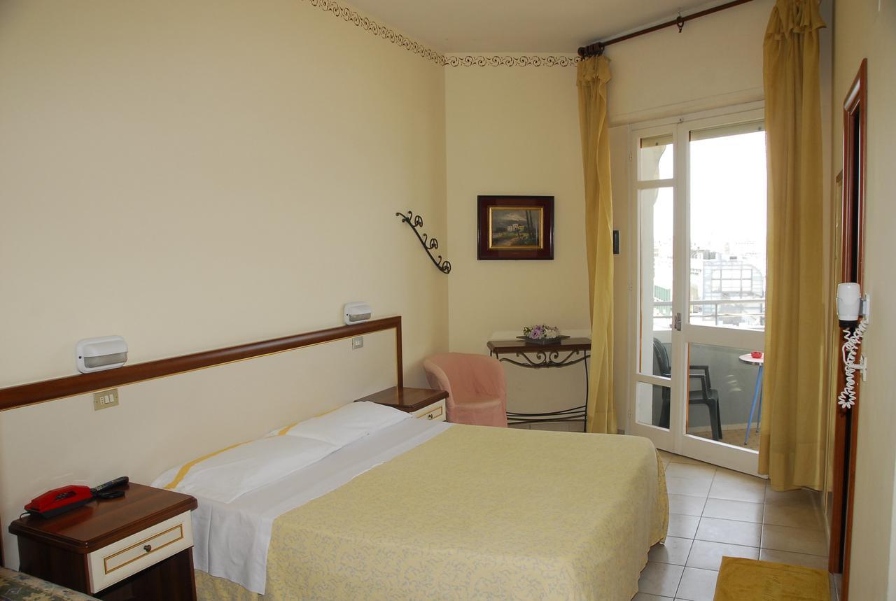 Hotel Nettuno Cattolica Extérieur photo