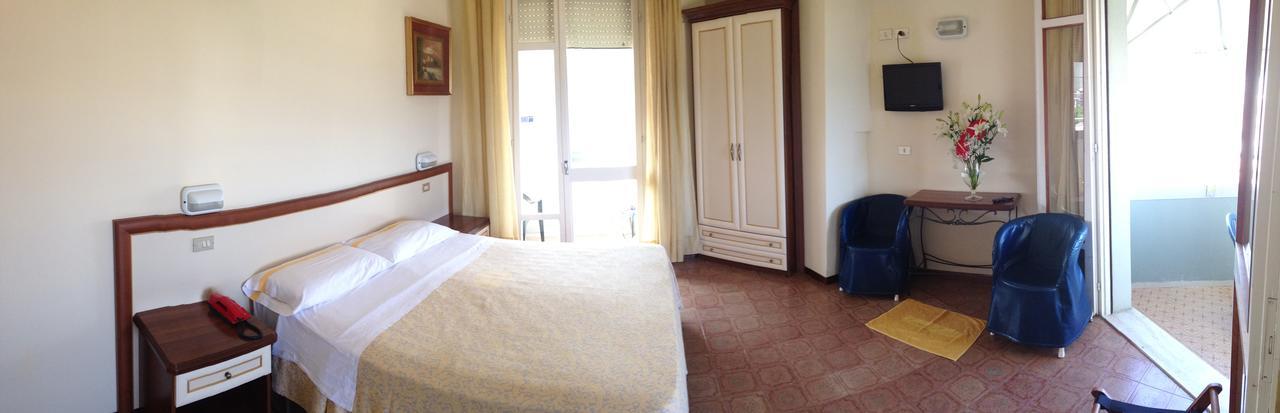 Hotel Nettuno Cattolica Extérieur photo