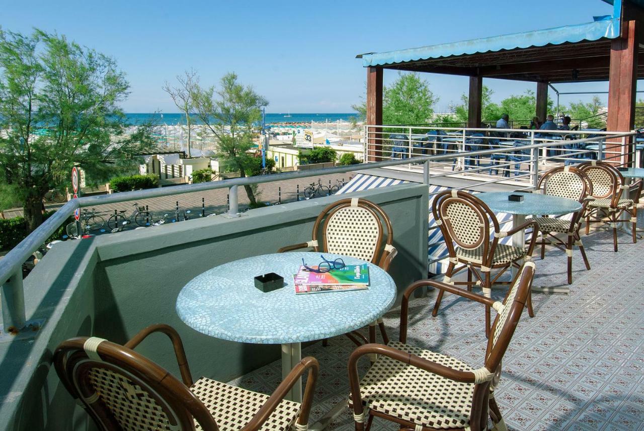 Hotel Nettuno Cattolica Extérieur photo