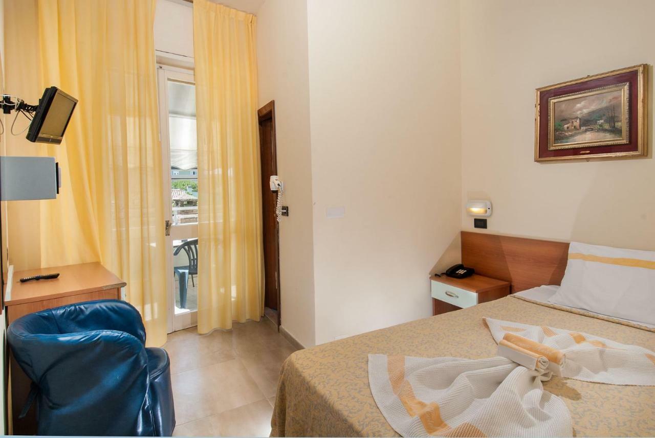 Hotel Nettuno Cattolica Extérieur photo