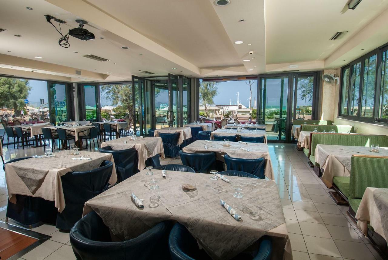 Hotel Nettuno Cattolica Extérieur photo