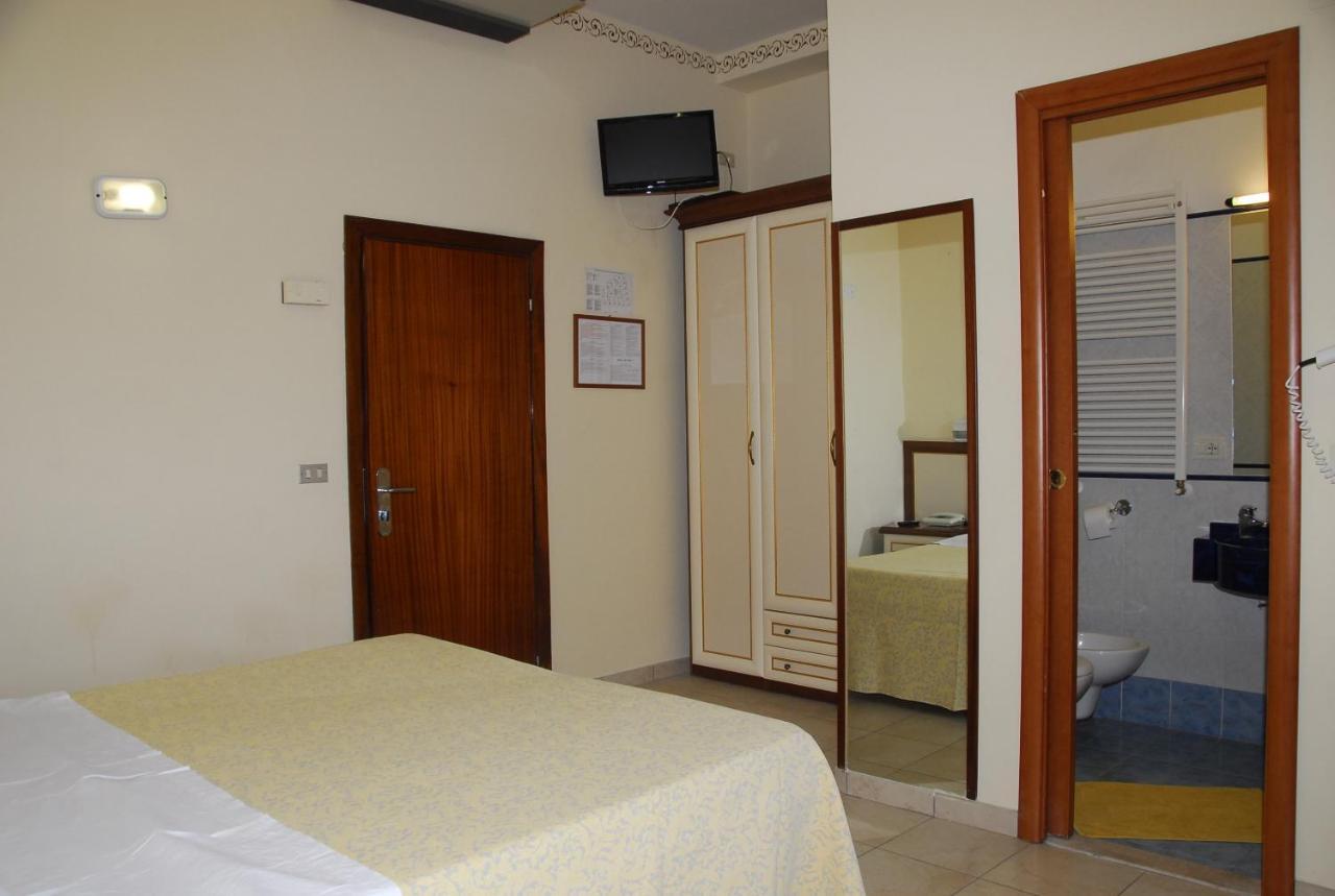 Hotel Nettuno Cattolica Extérieur photo