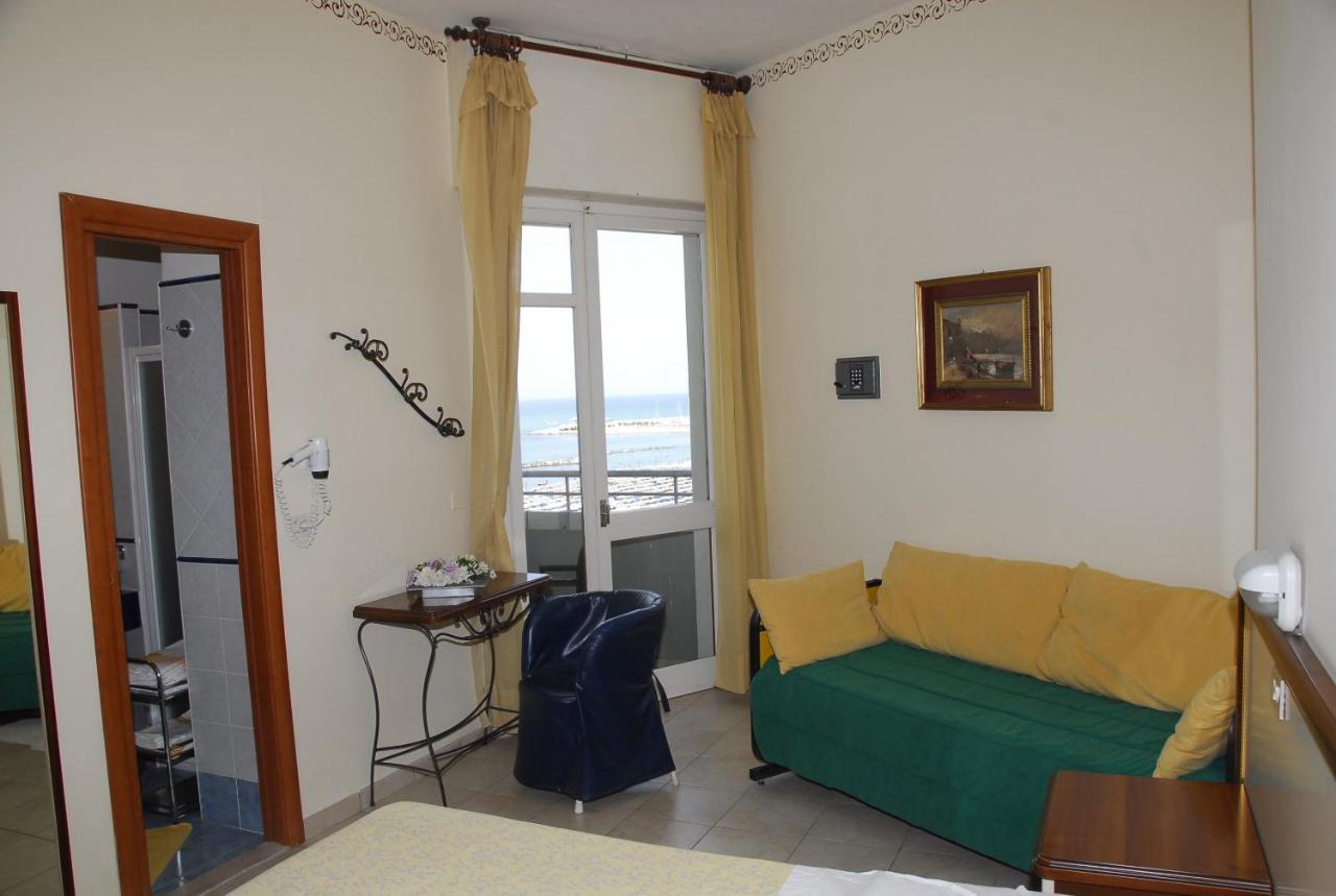 Hotel Nettuno Cattolica Extérieur photo